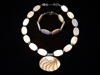 Picture of Mother of Pearl, Akar Shell Pendant and 925 Silver Components